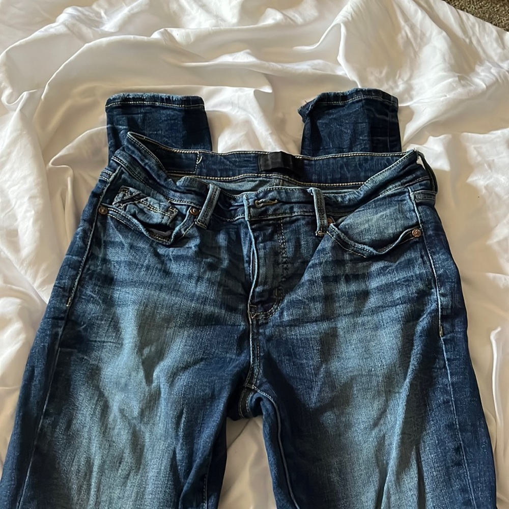 Dark blue buckle skinny jeans